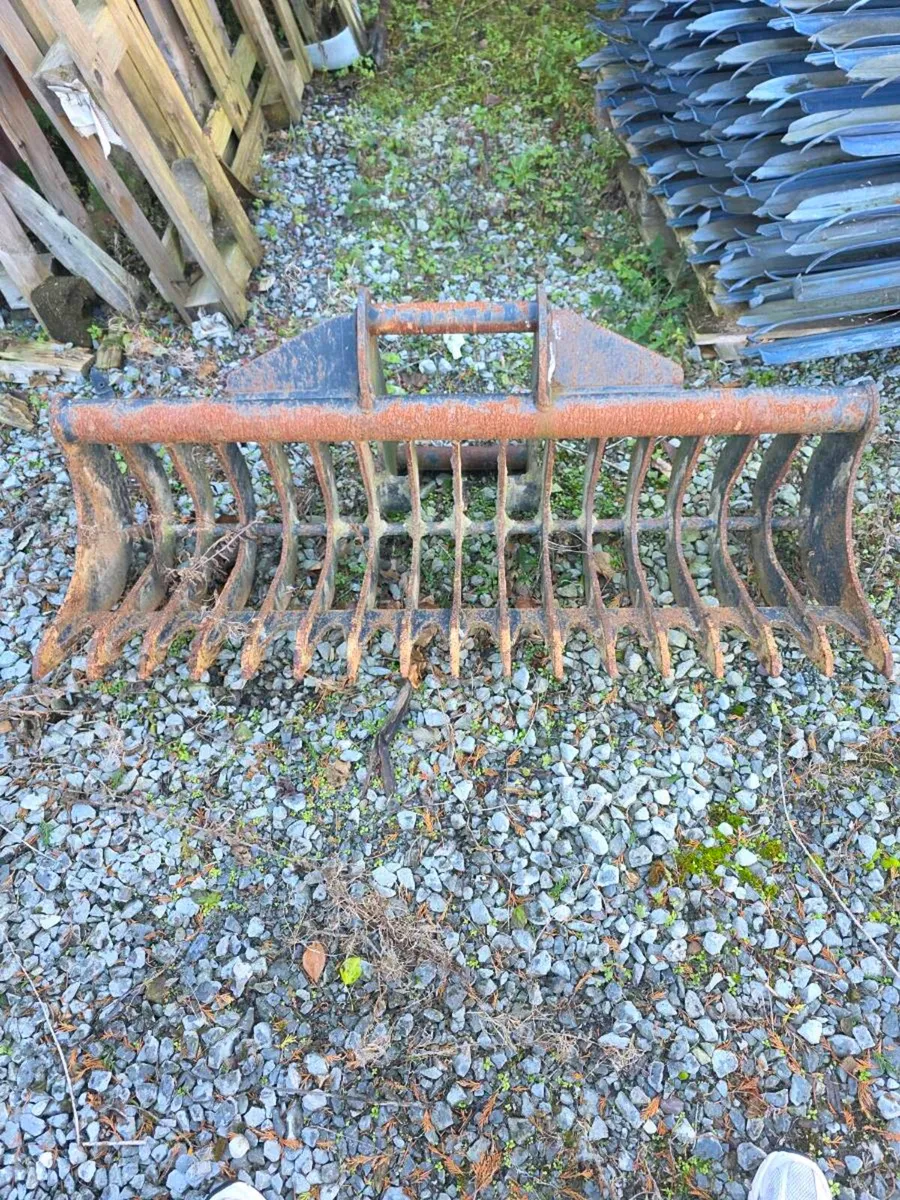 Digger raking bucket - Image 2