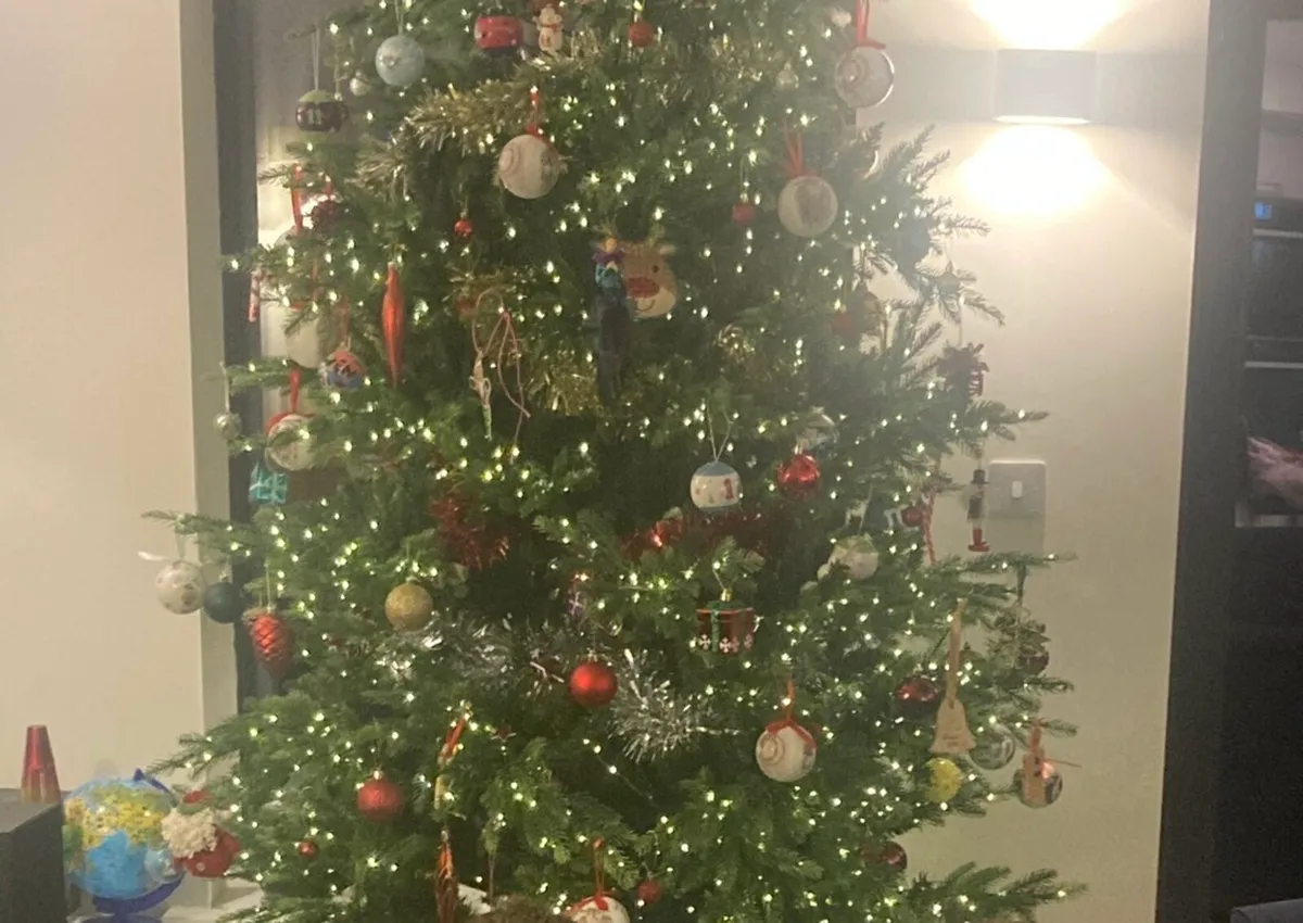Christmas tree 8ft with integrated lights - Image 2