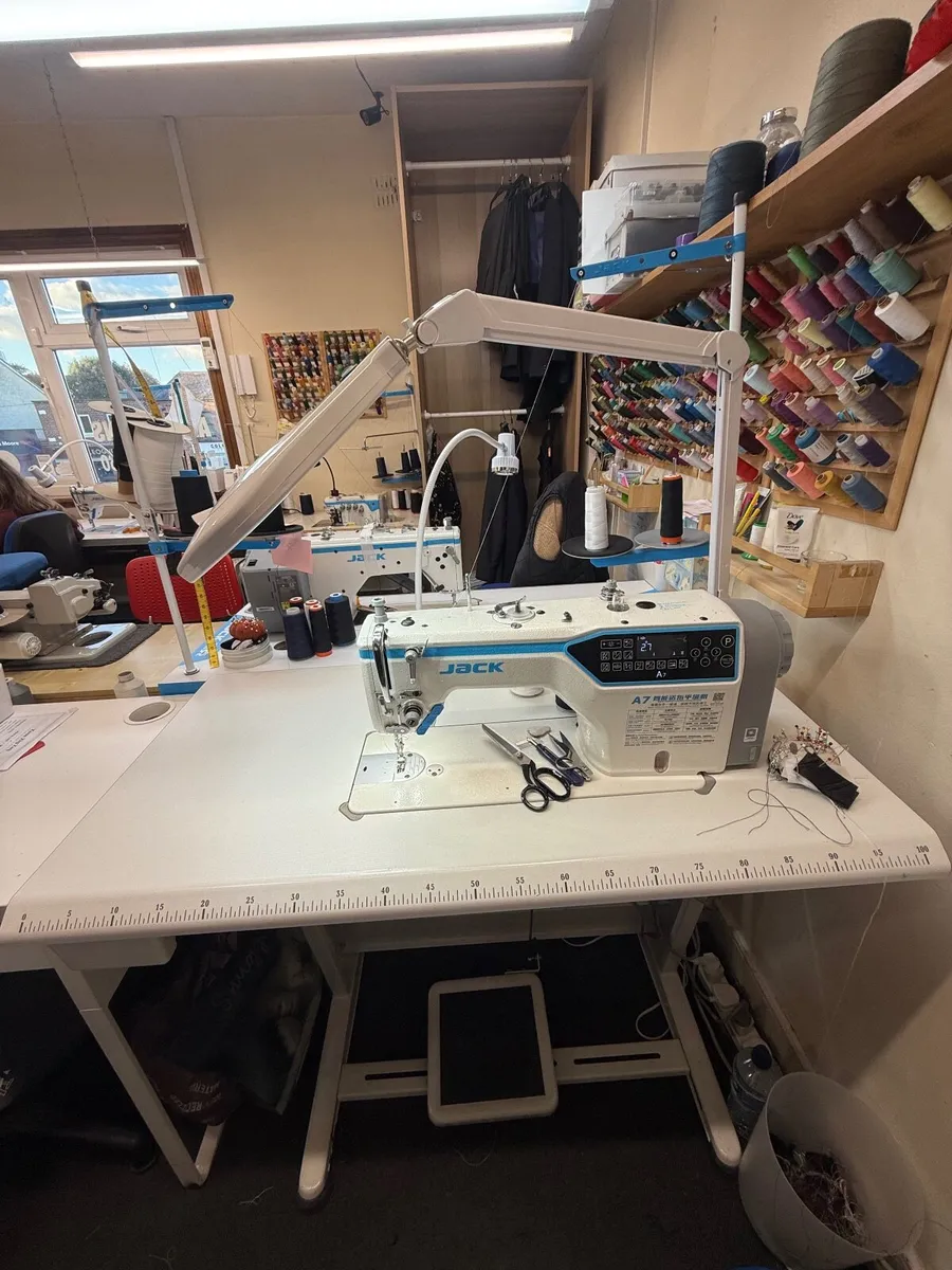 Jack A7 sewing machine - Image 1