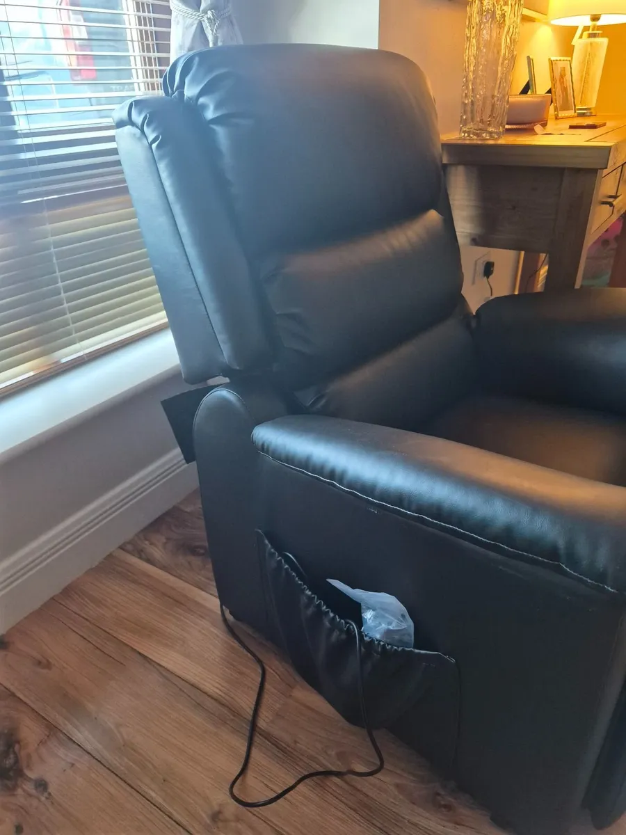 Electric recliner lift chair - Image 1