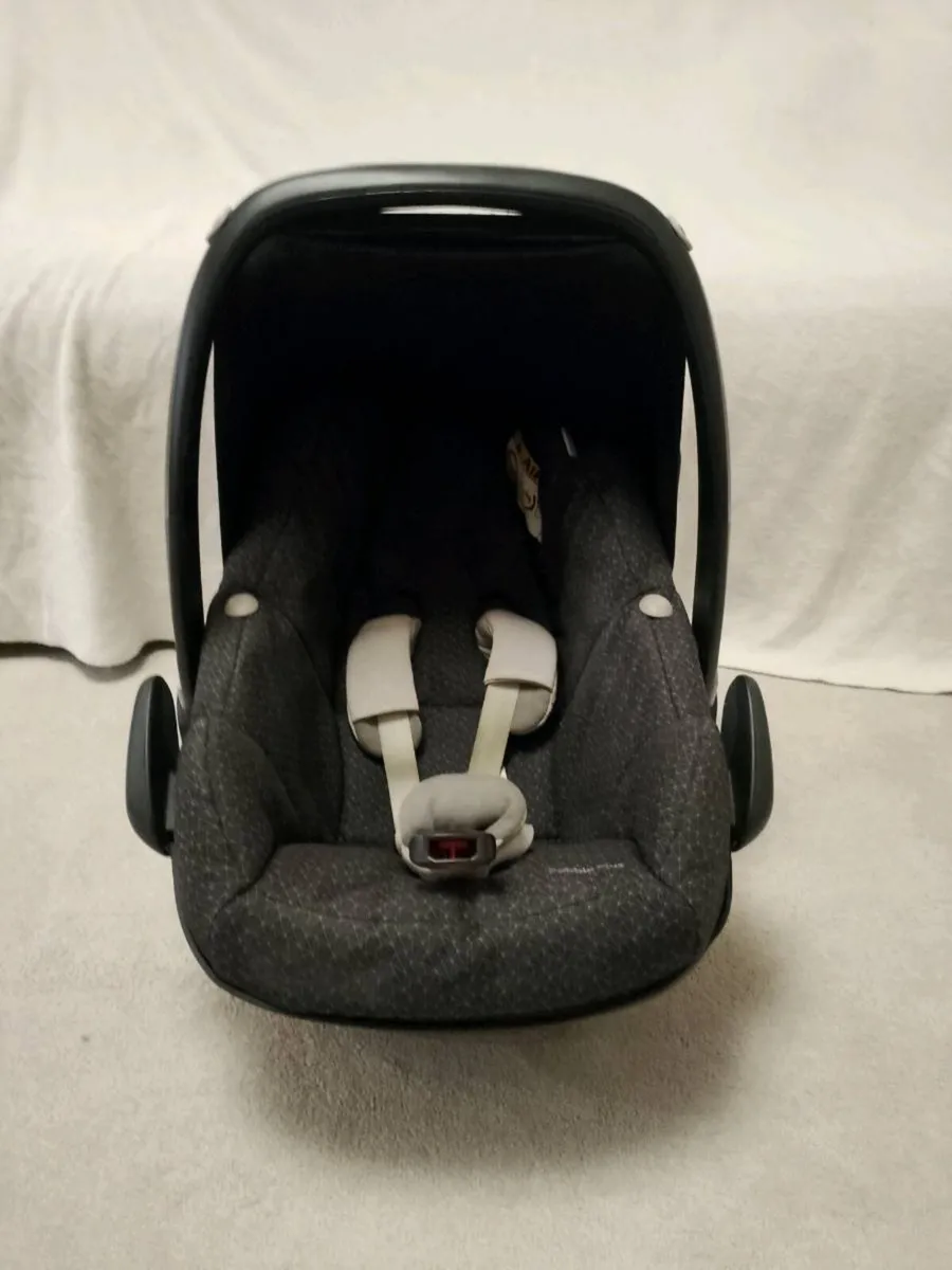 MaxiCosi ISOFIX car seats - Image 4