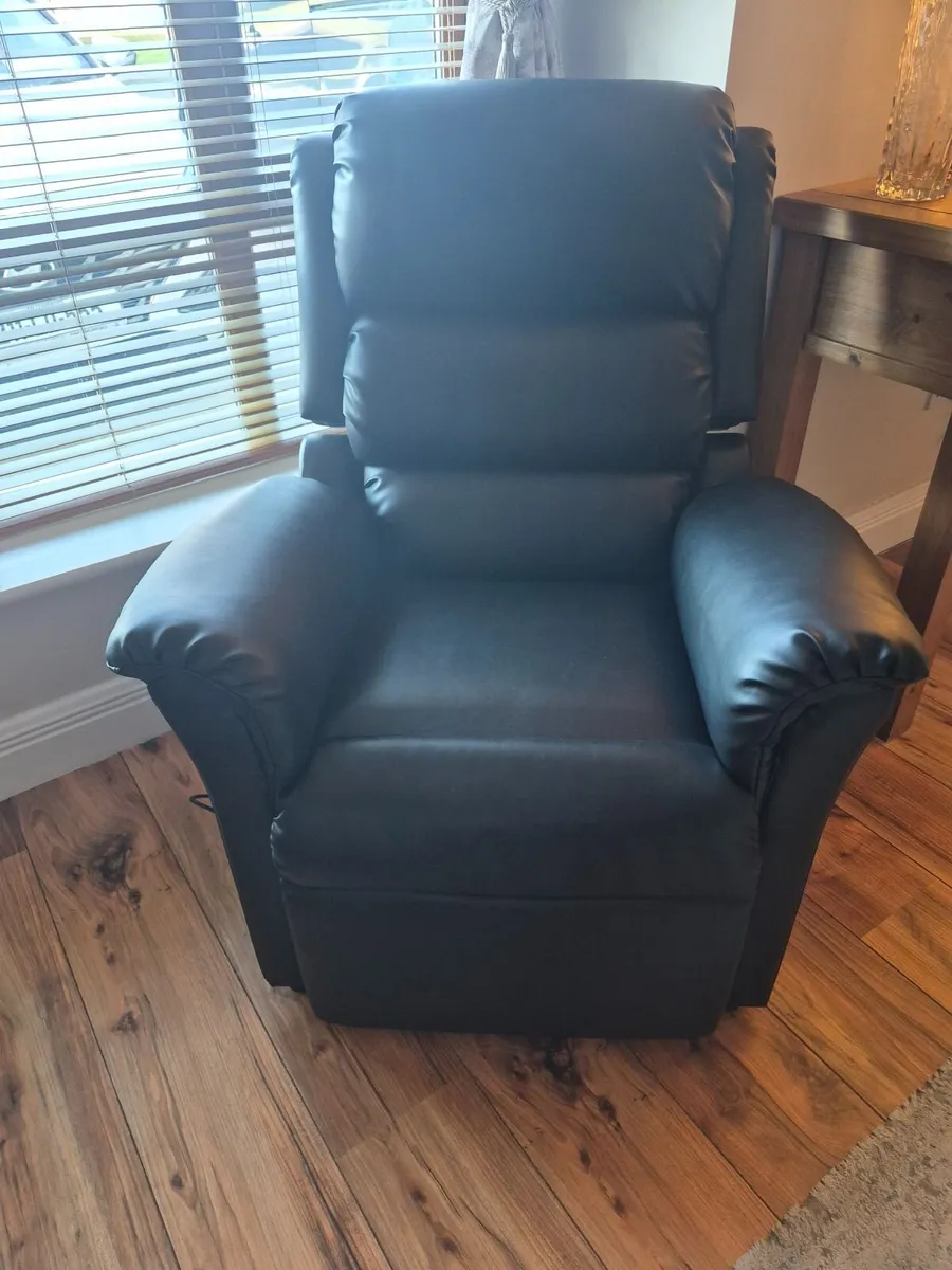 Electric recliner lift chair - Image 3