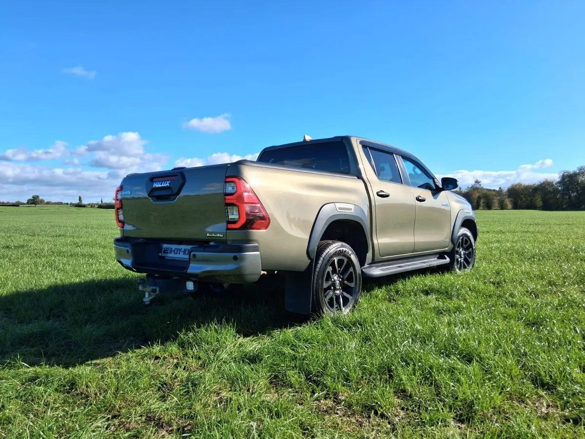 Toyota Hilux 2025 - Image 1