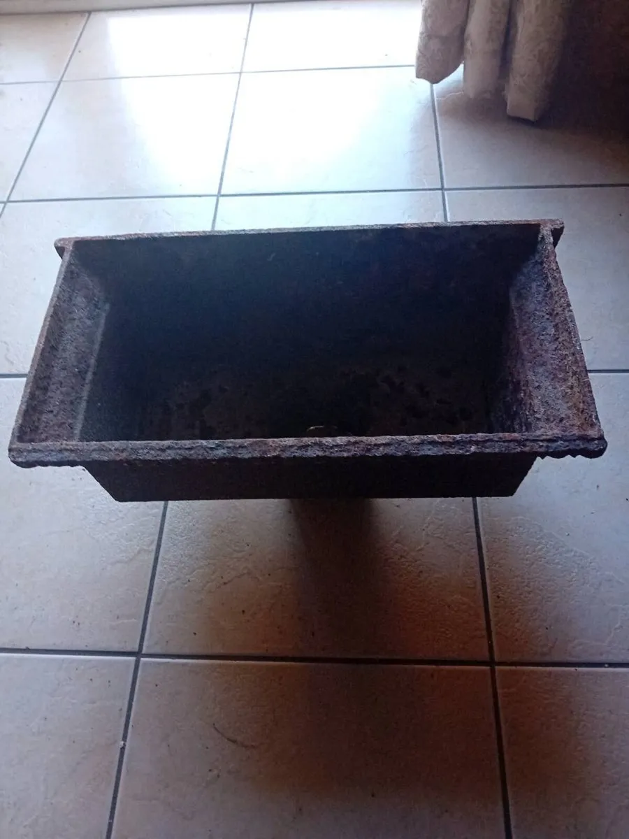 ANTIQUE AND COLLECTABLES - Image 3