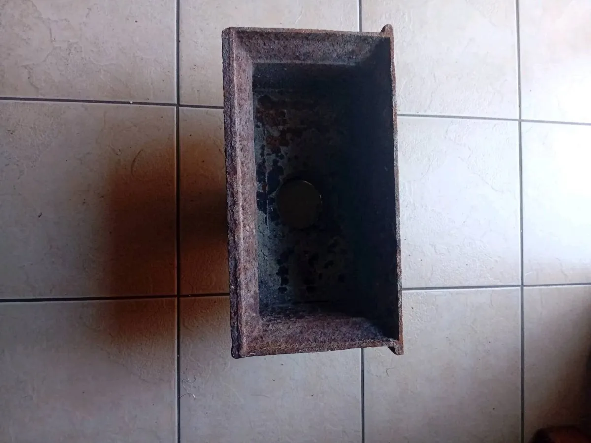 ANTIQUE AND COLLECTABLES - Image 2