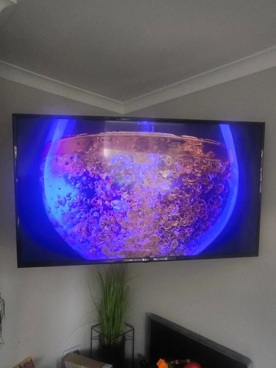 LG Smart TV 55 Inch - Image 2