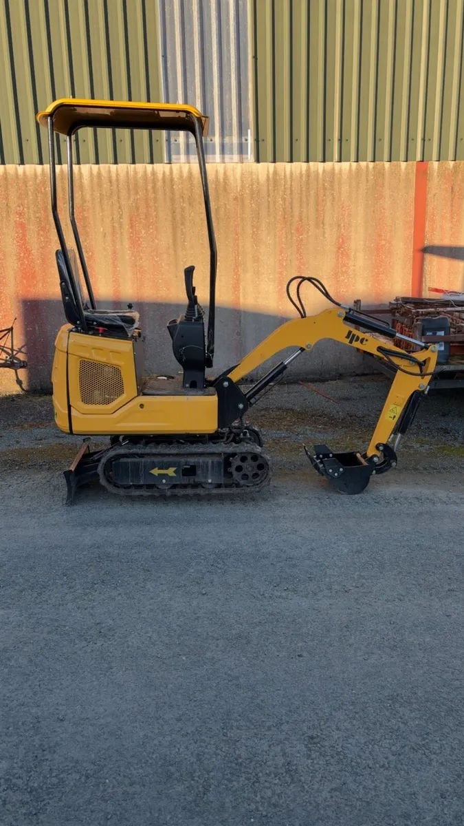 Brand New 1.3 ton Mini Digger With Auger - Image 2