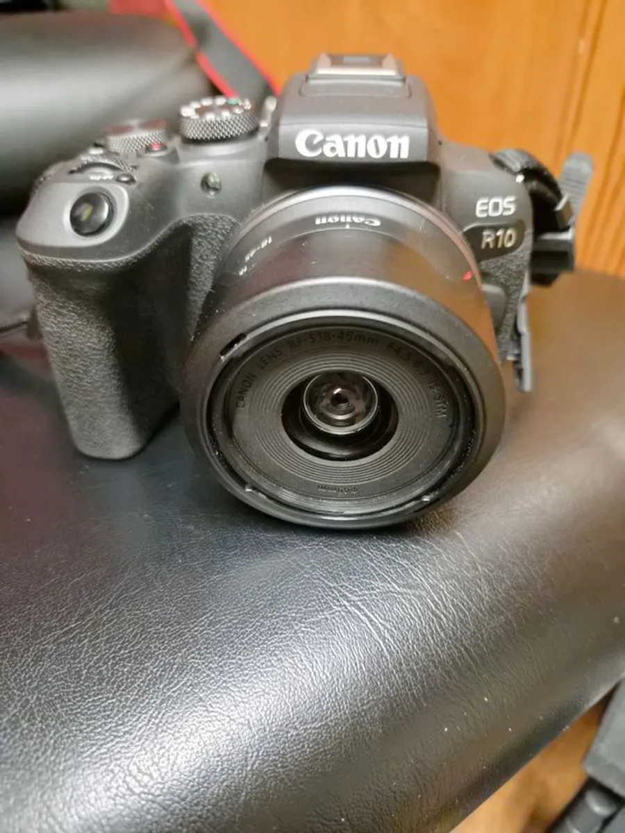 Canon R10 with various lenses in very good to excellent condition - Image 2