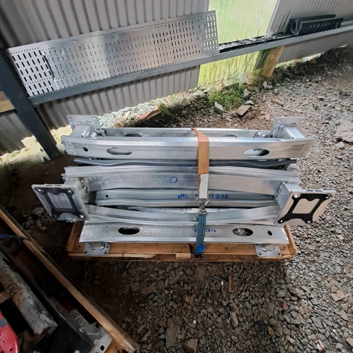 Rear bumper impact beams - Image 1
