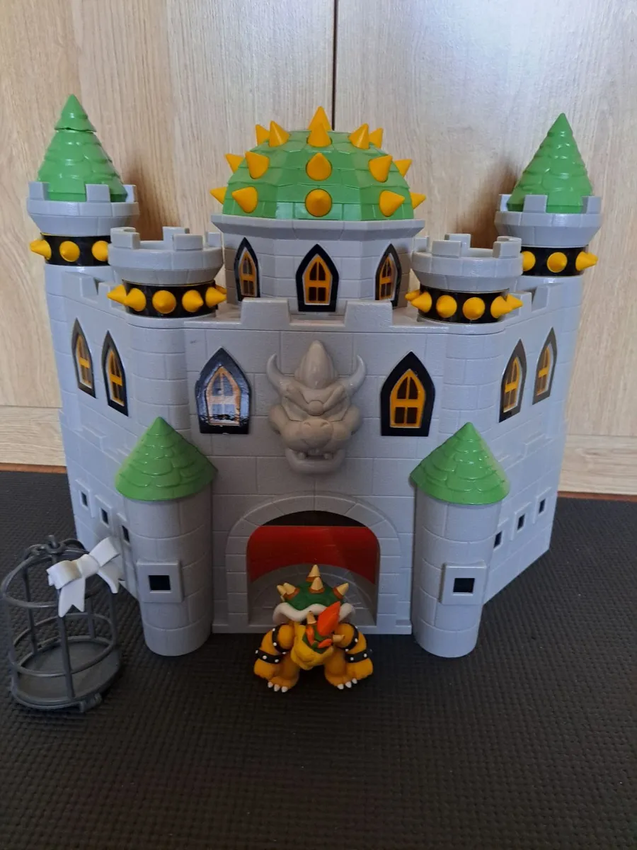 Bowser castle playset - Image 1