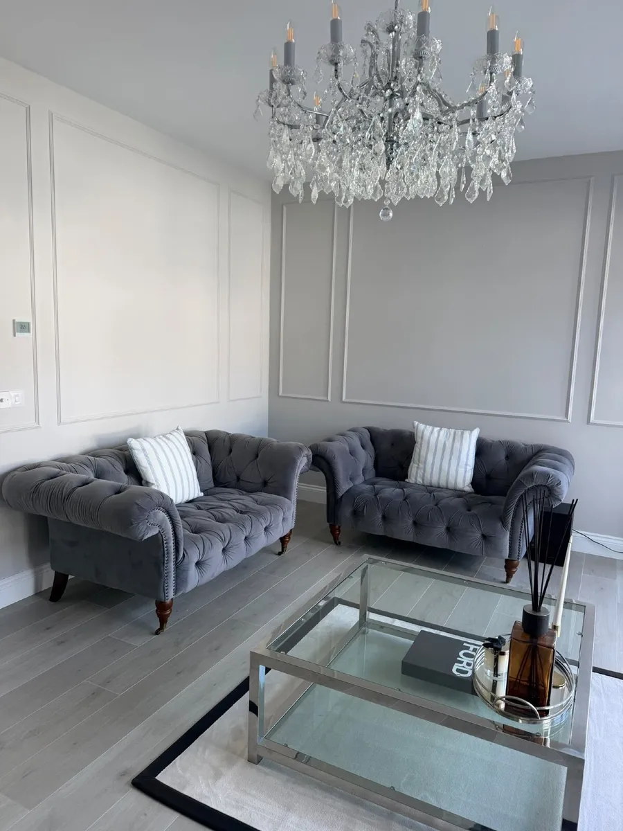 Luxury Grey Velvet Chesterfield Sofas (2x 2 Seater - Image 2