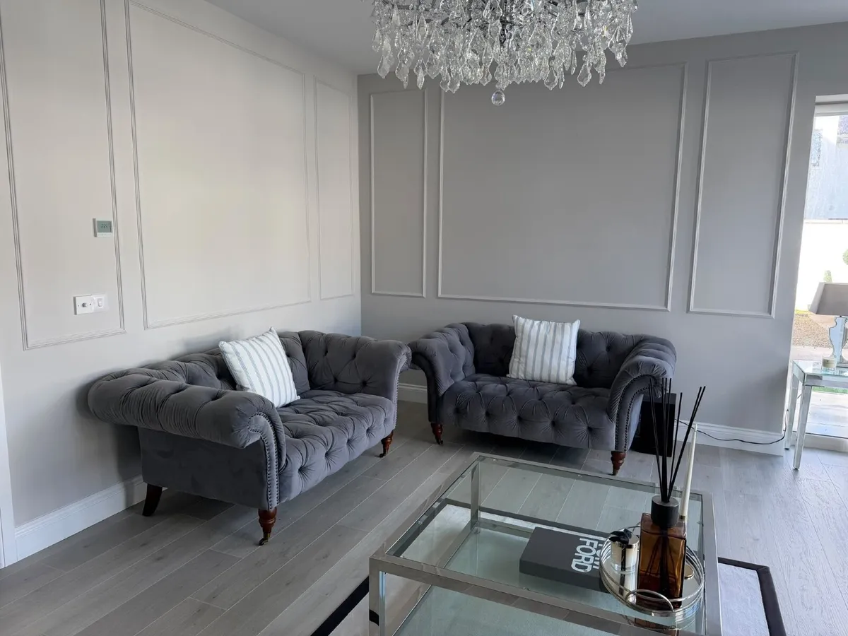 Luxury Grey Velvet Chesterfield Sofas (2x 2 Seater - Image 3
