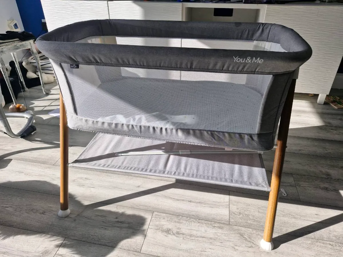 Baby's cot - Image 1
