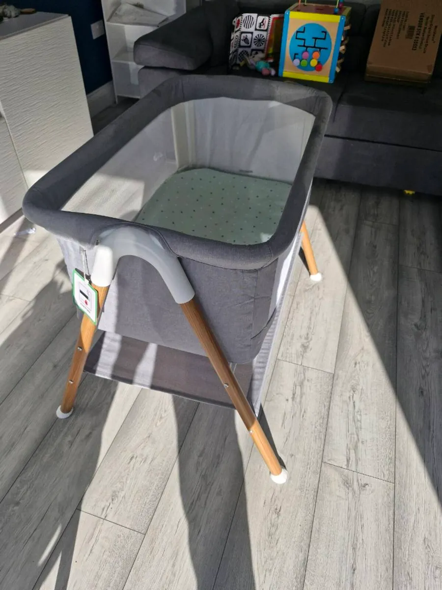 Baby's cot - Image 3