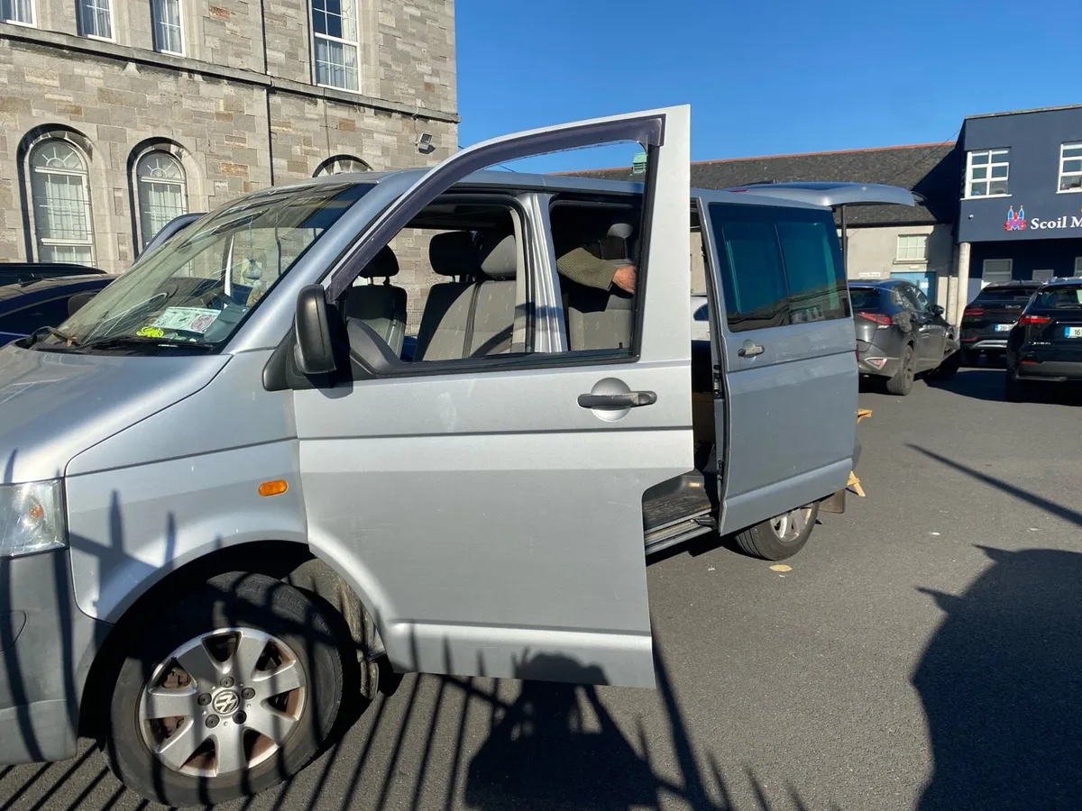VW 2006 Caravelle - Image 1