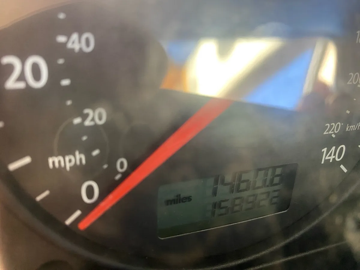 VW 2006 Caravelle - Image 2