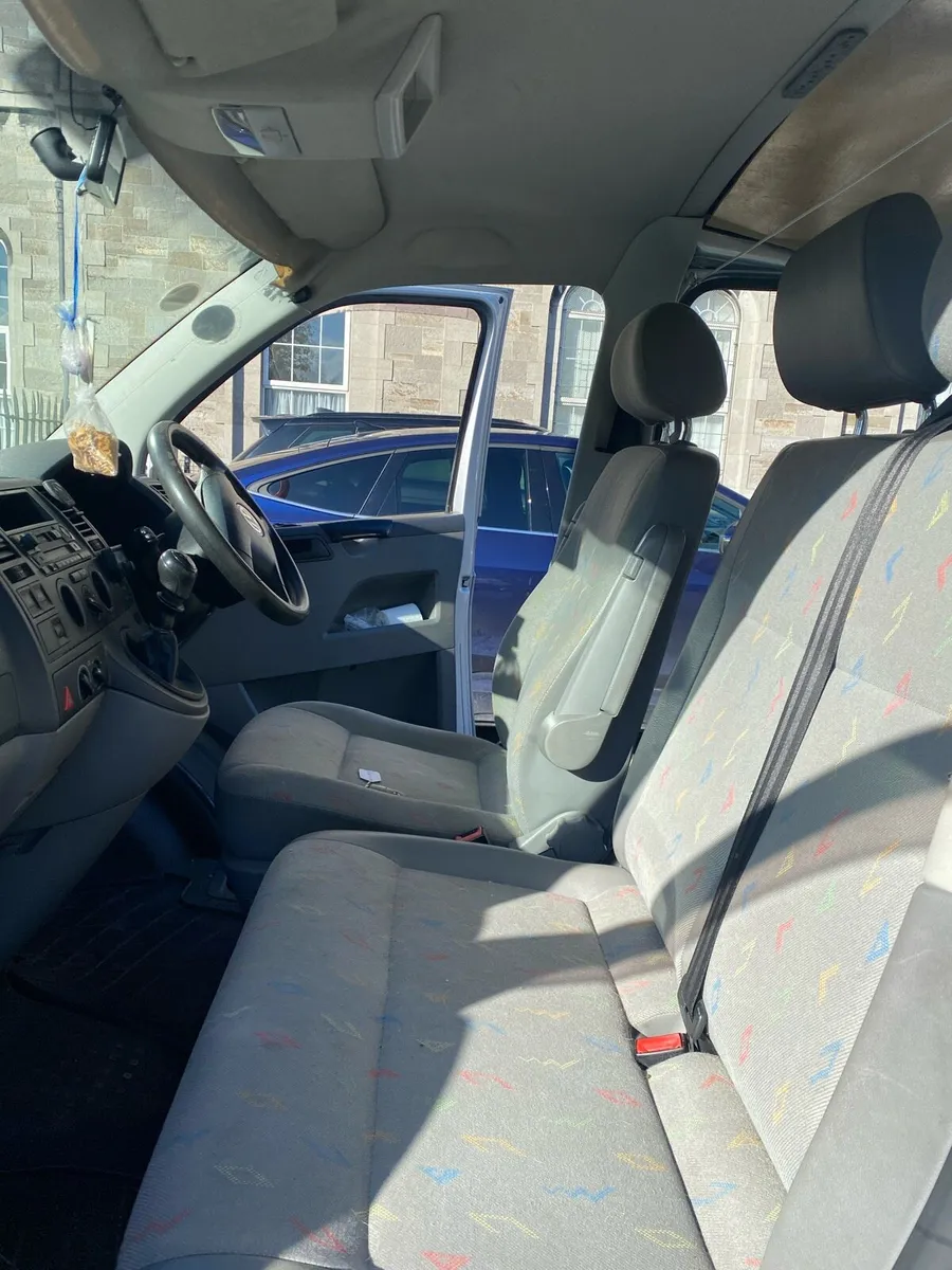 VW 2006 Caravelle - Image 4