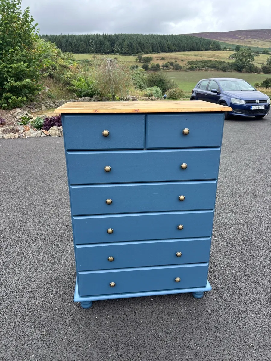 Bedroom chest of drawers - Image 1