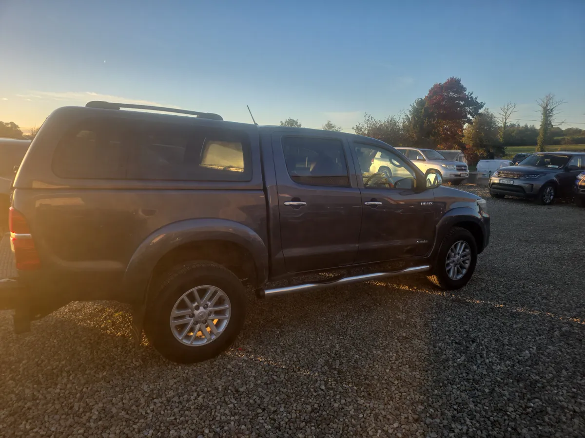 Toyota Hilux 3.0 D4D Invincible - Image 3