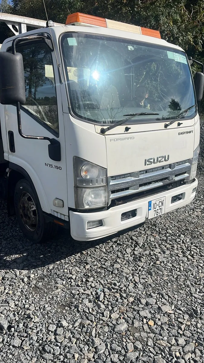 Isuzu forwarder crane truck - Image 1