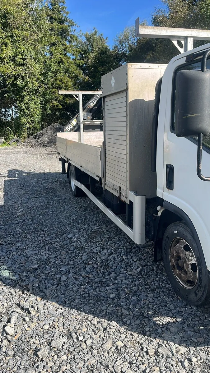 Isuzu forwarder crane truck - Image 2