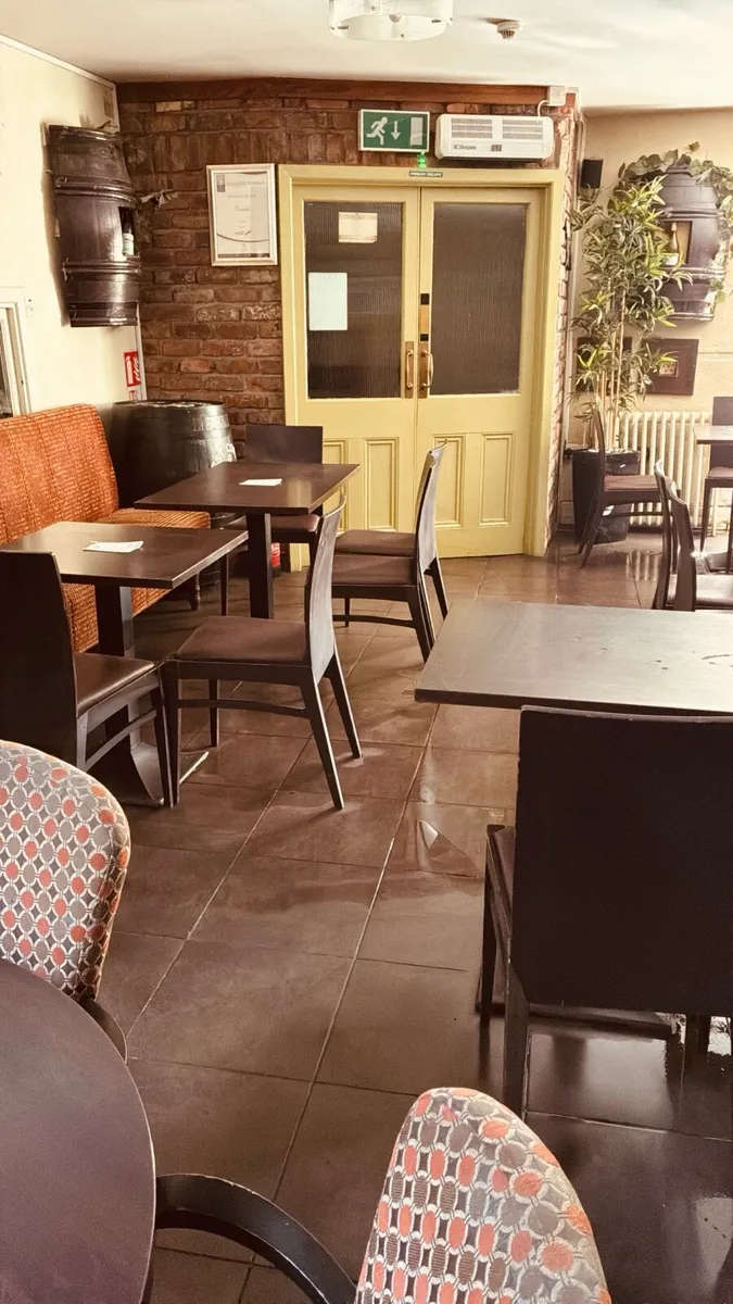 Job lot on restaurant tables - Image 2