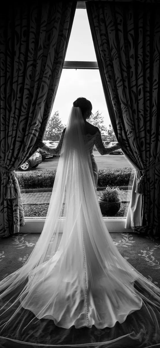 Wedding dress - Image 2