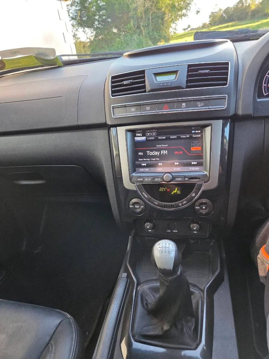 5 seater Crew cab jeep - Image 2
