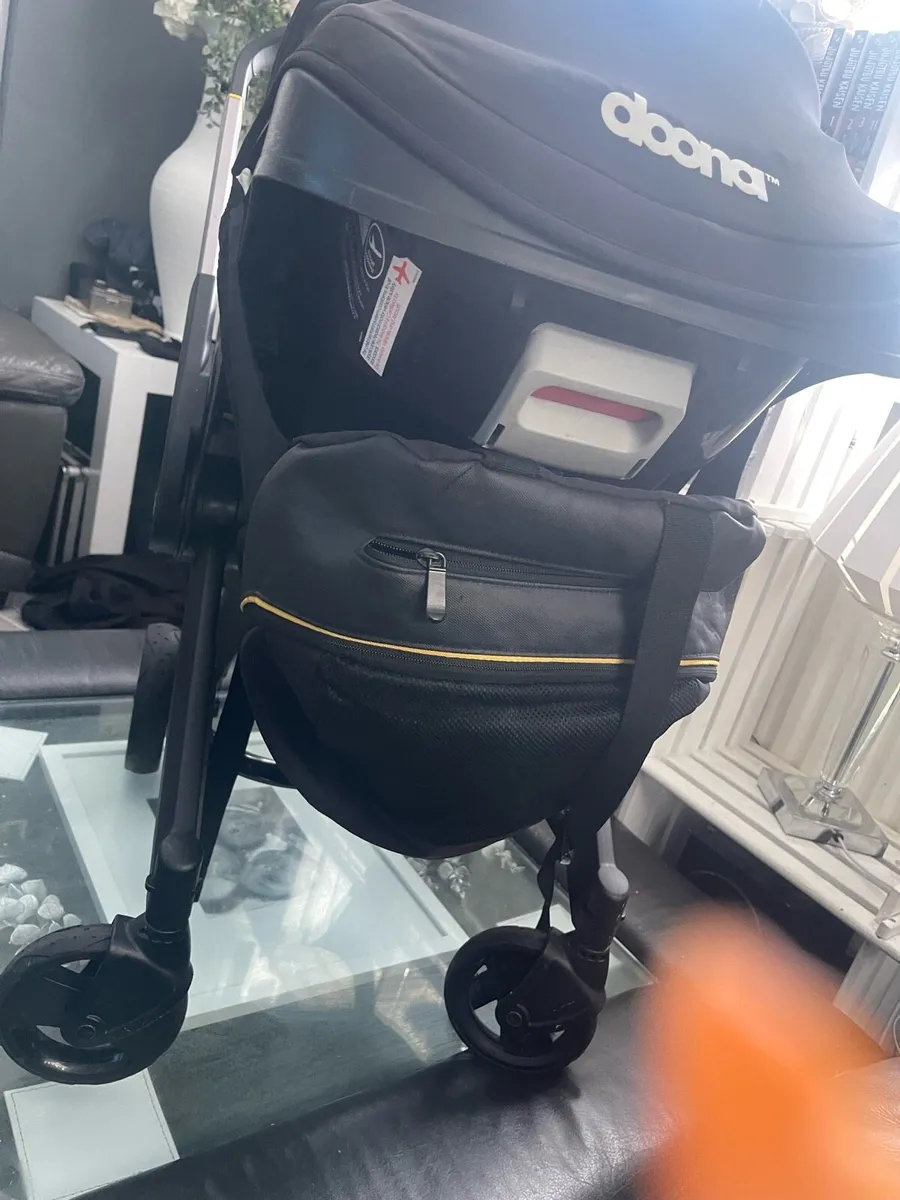 Doona car seat pushchair with accessories - Image 3