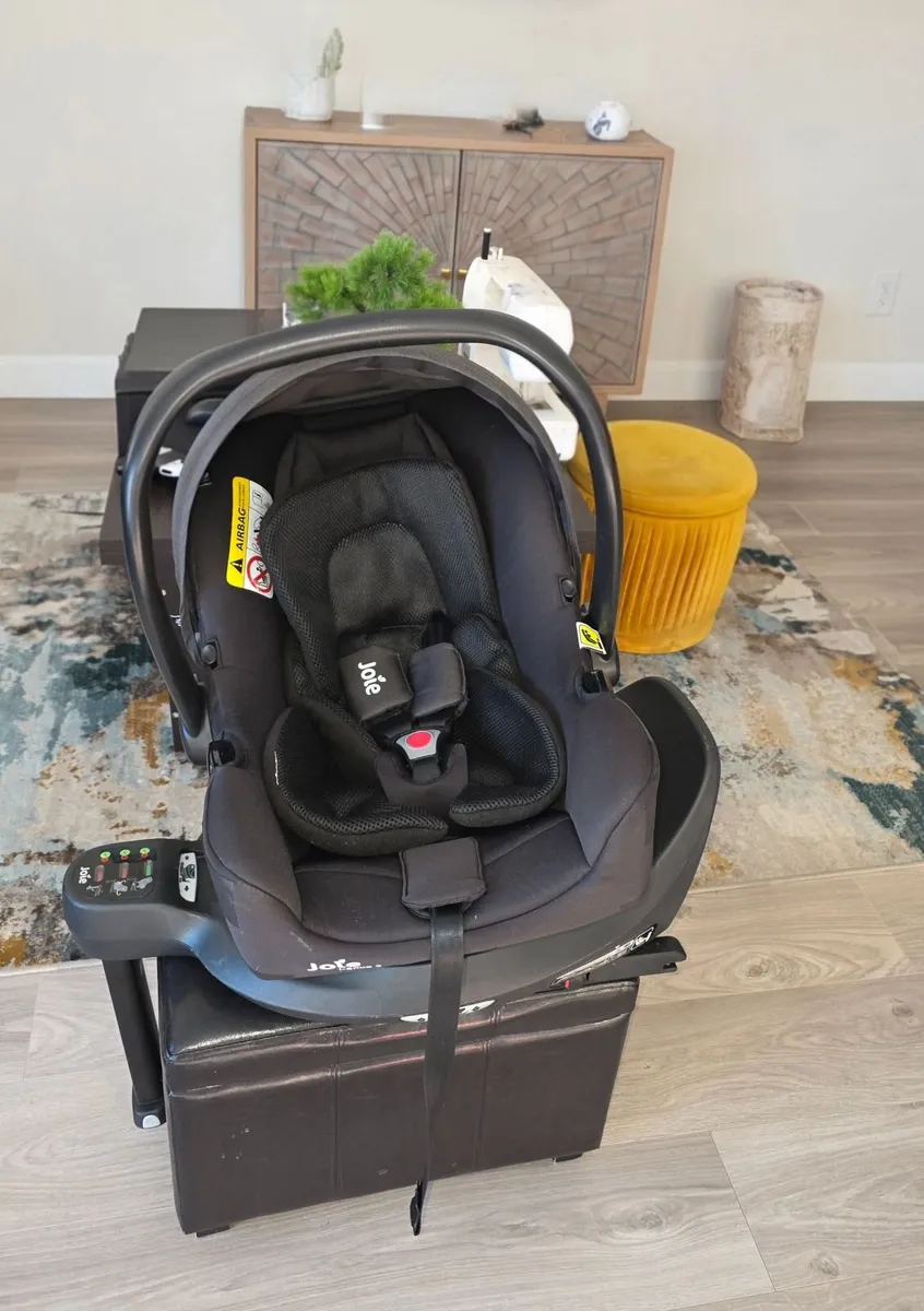 Joie  car seat and i-base Encore Rotating base - Image 1