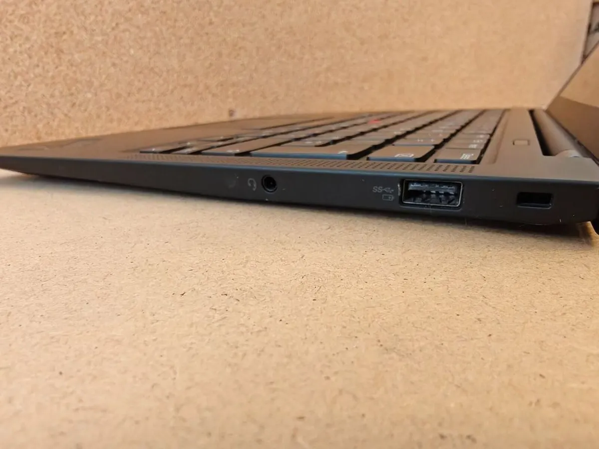 Lenovo X1 Carbon Gen9 Laptop | i5 vPro | 16GB | - Image 4
