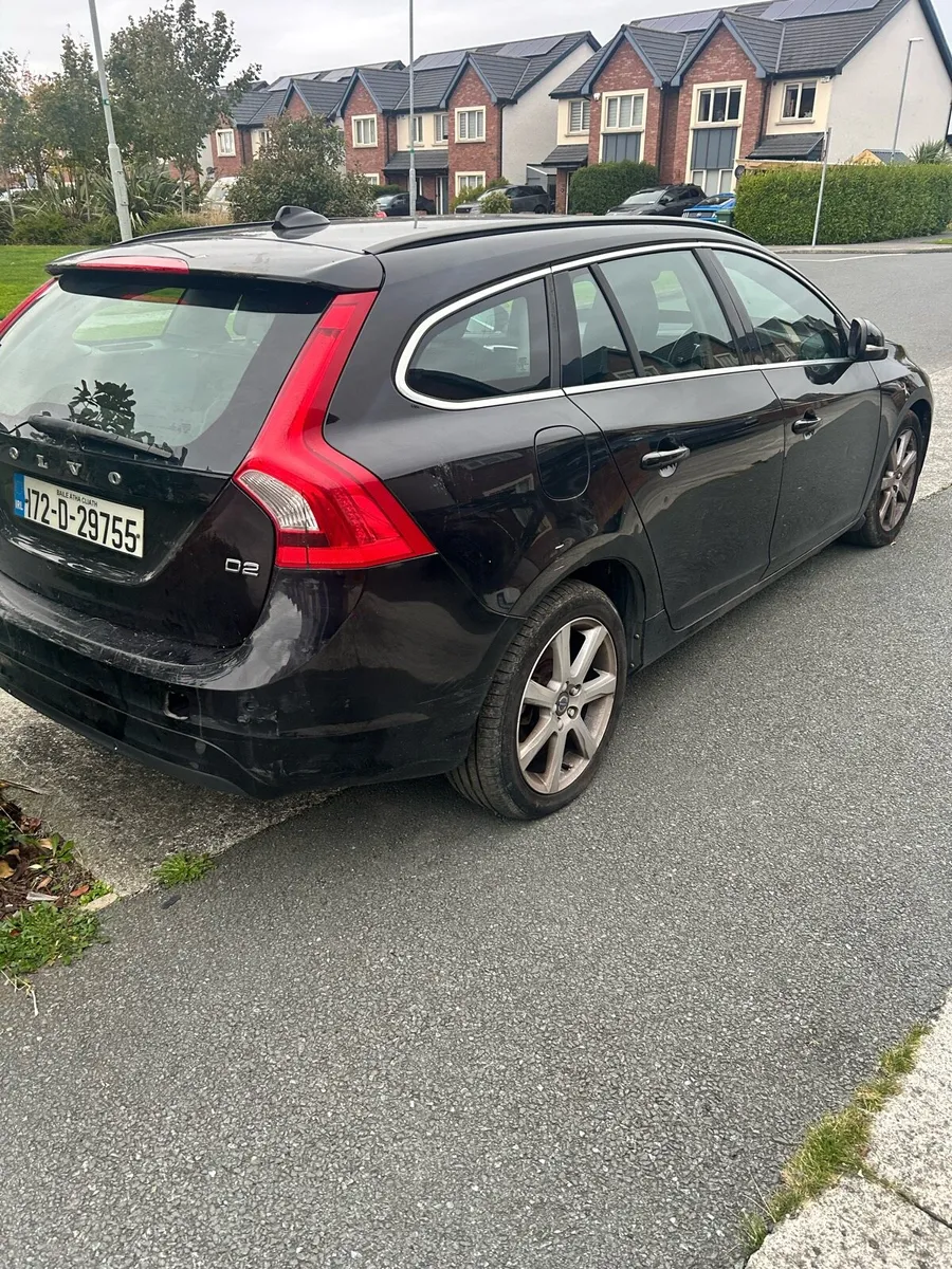 Volvo v60 2017 Automatic - Image 2