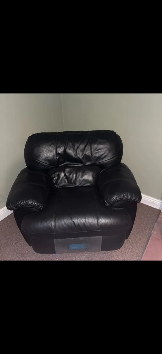 Couch and armchairs - Image 1