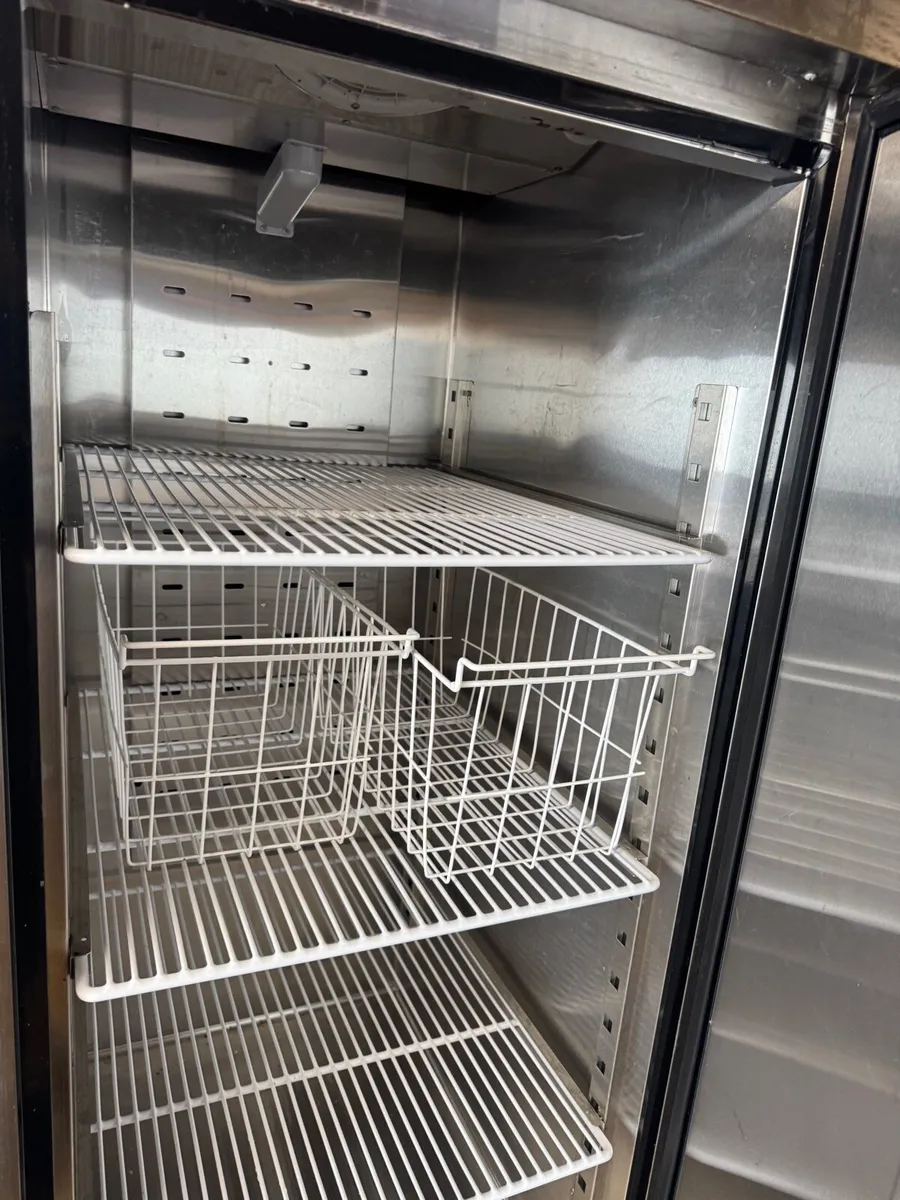 Commercial freezer - Image 2