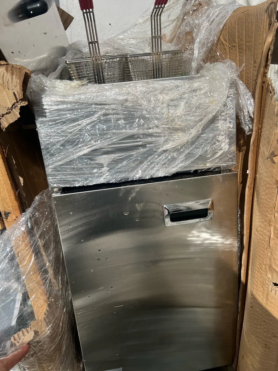 brand new gas fryer - Image 1