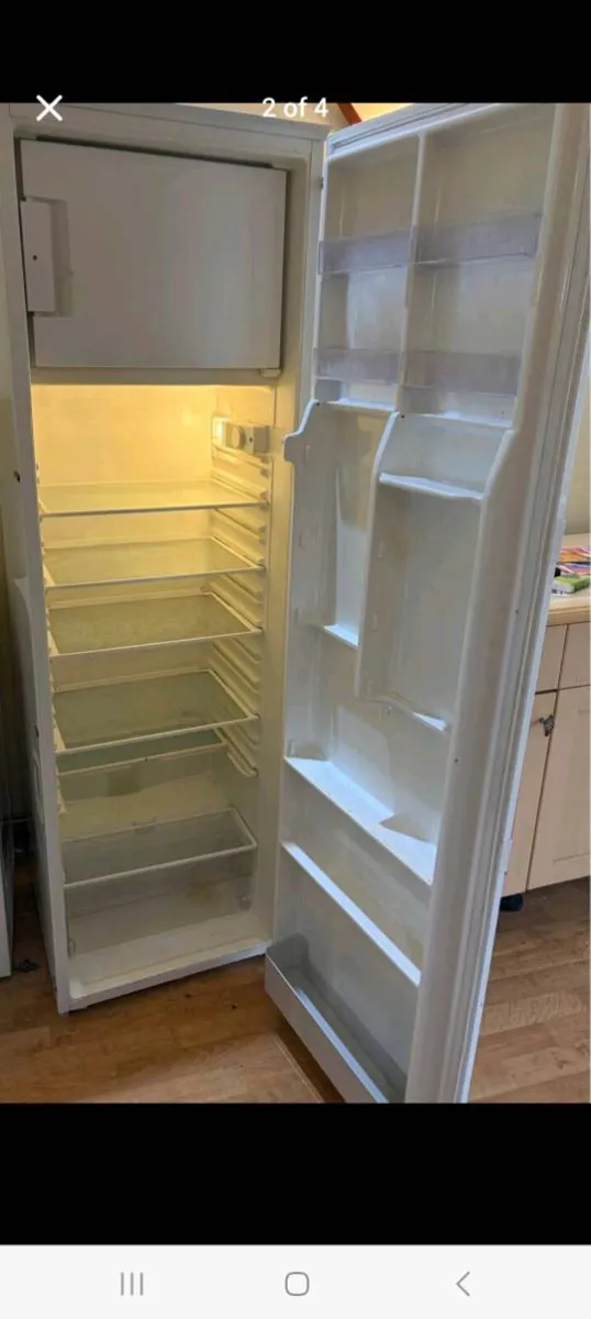 Intergrated fridge/ freezer - Image 1
