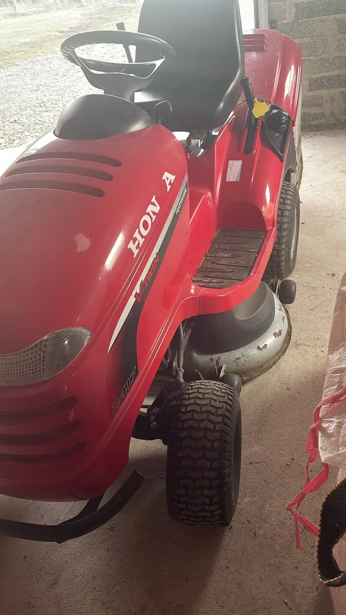 Honda ride on Lawnmower - Image 2