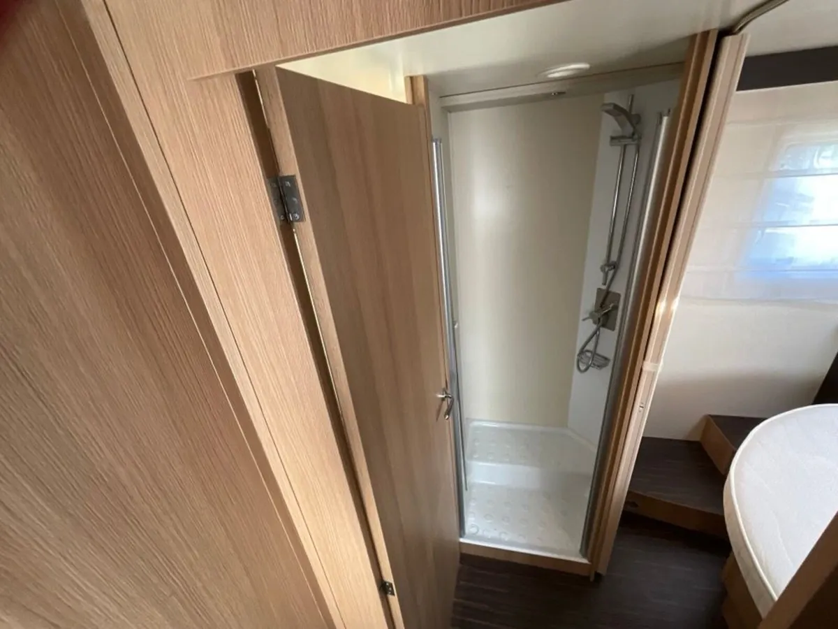 🚐 2022 McLouis Discovery 281 — Island Bed — €5995 - Image 4