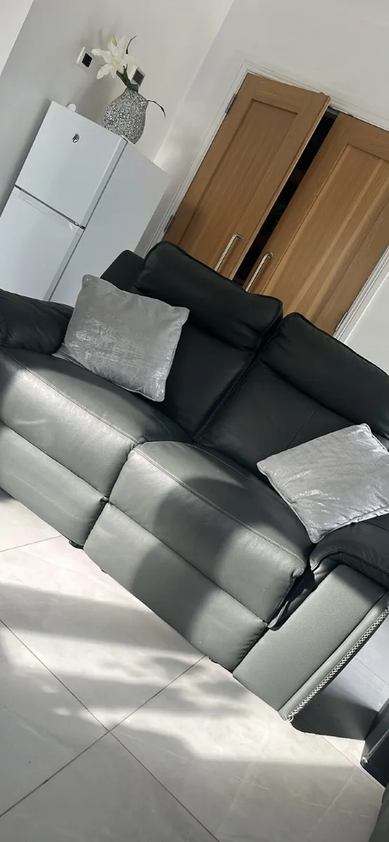 Couch - Image 2