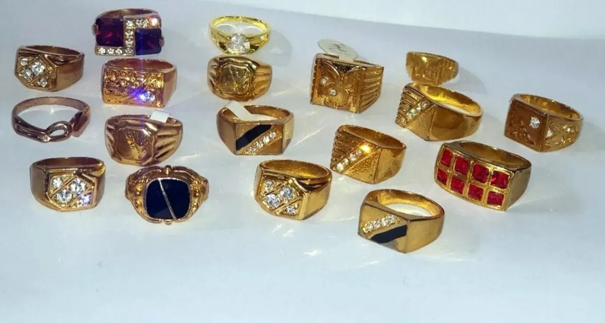 18 Assorted 18KP Gentlemans Rings - Image 1