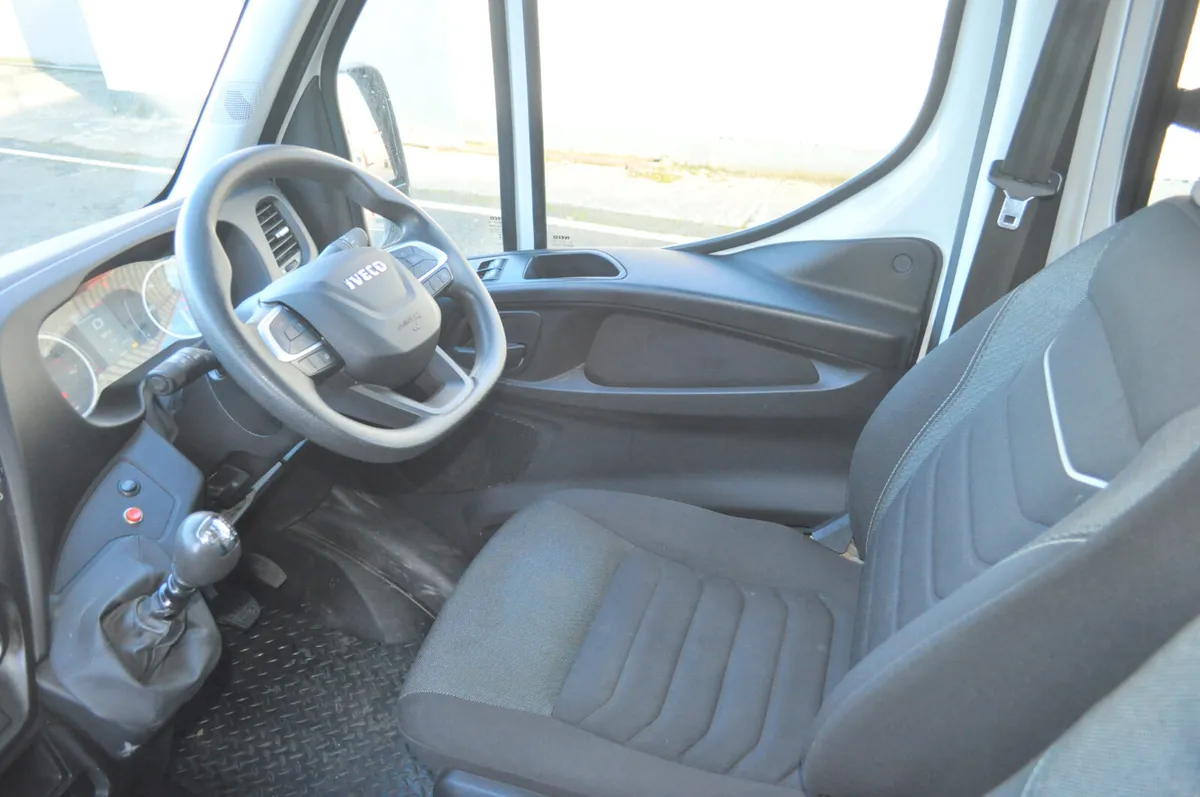 Iveco Daily Crew Cab Twin Wheel Tipper - Image 3