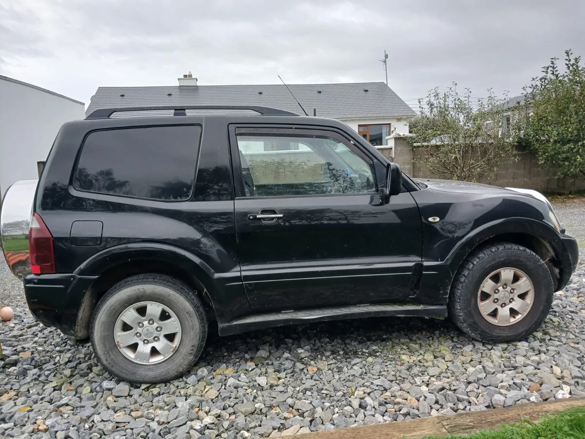 Mitsubishi pajero - Image 2