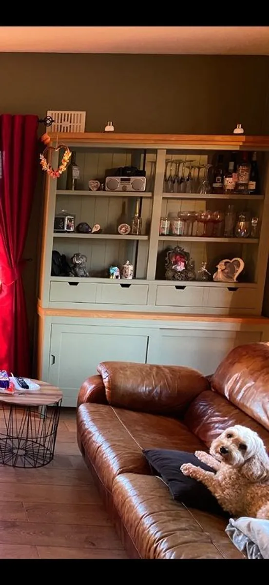 dresser - Image 1