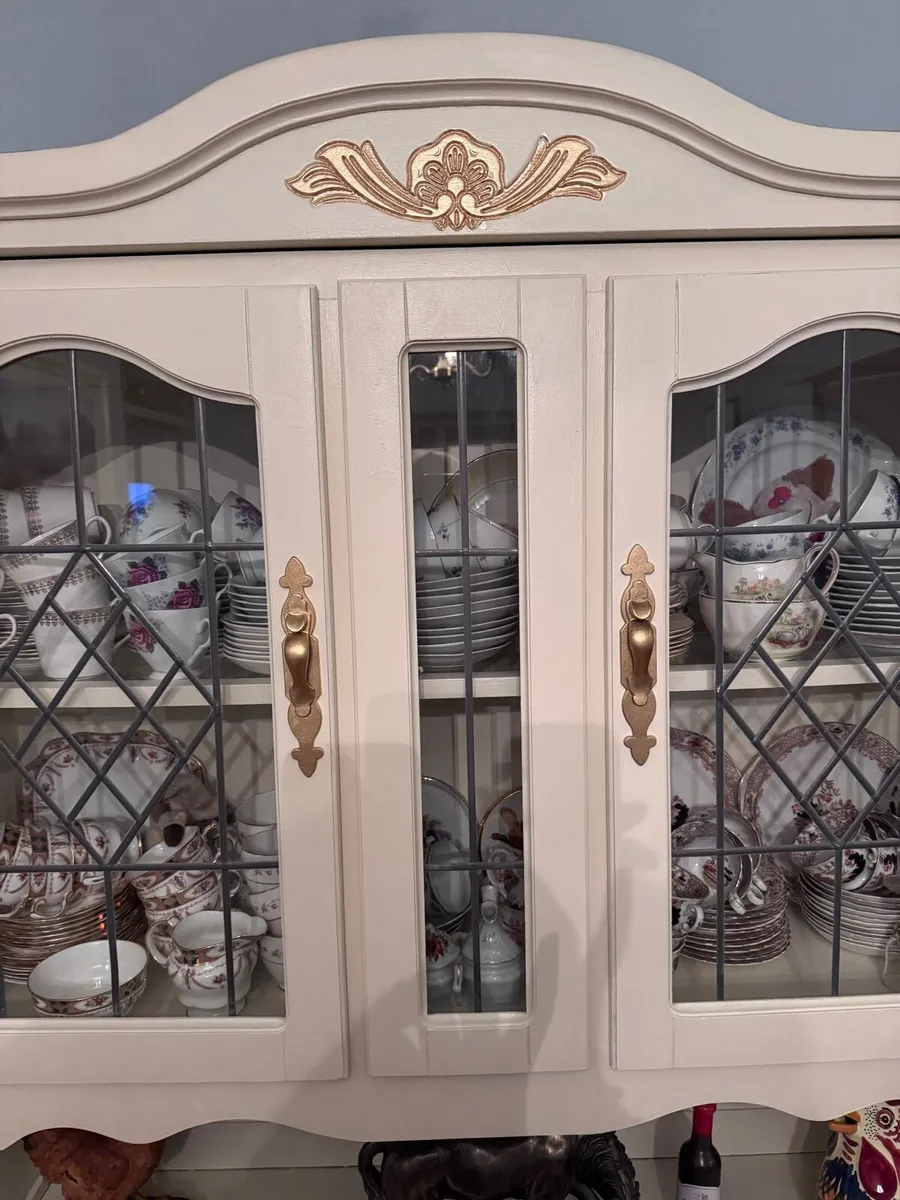 Dresser - Image 4