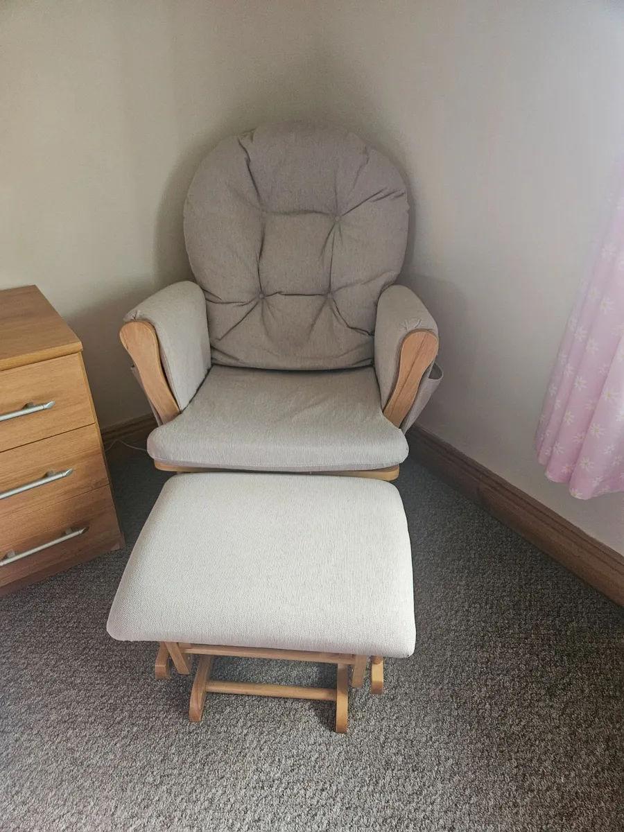 Nursery rocking chair - Image 1