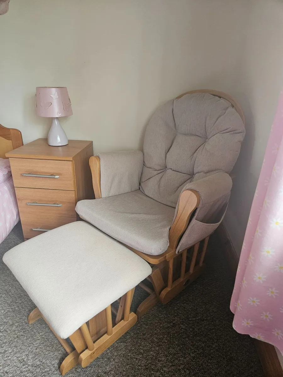 Nursery rocking chair - Image 2