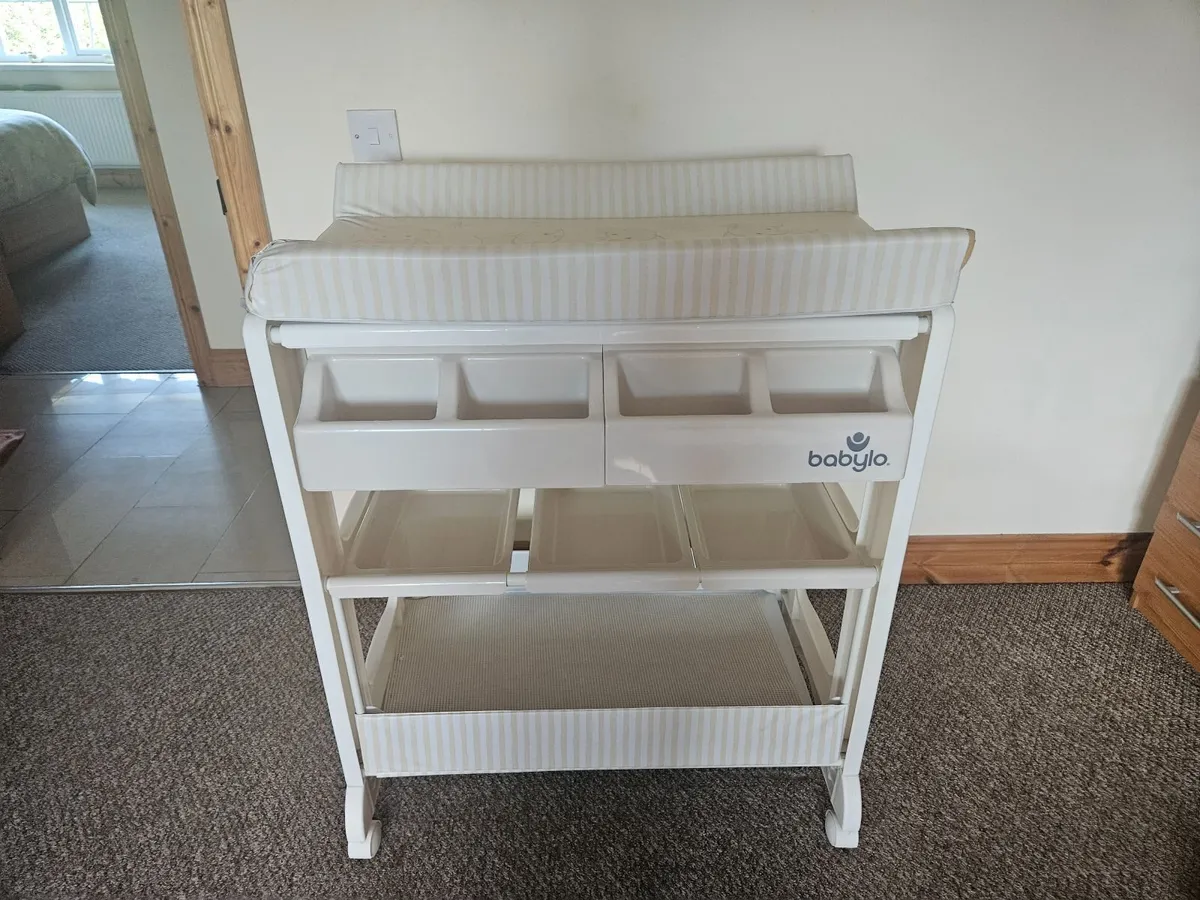 Baby changing unit - Image 2