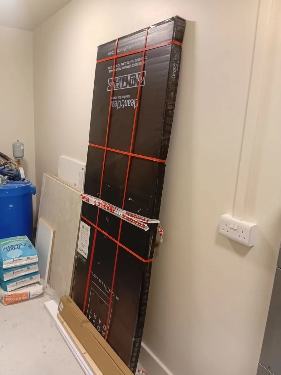 New 800 Shower Screen - Image 1