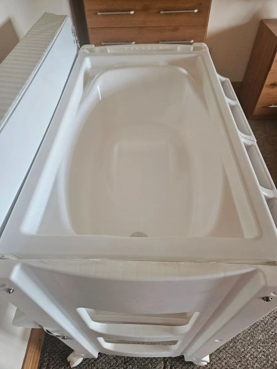 Baby changing unit - Image 1