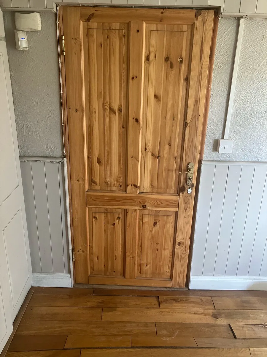 Pine Doors x 2 - Image 1